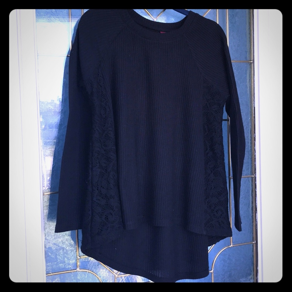 Arizona Jeans Co. High Lo Long Sleeve